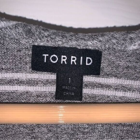 Torrid Gray Striped Hacci Boyfriend Long Sleeve Buttoned Sweater Top Size 1X - Picture 5 of 7